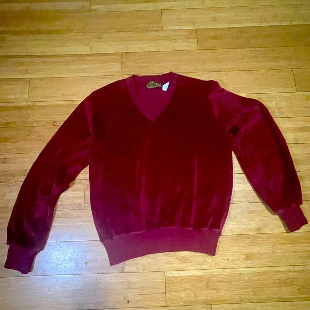 Vintage Sweater Emporium Size M shirt 

Unisex Fit Burgundy